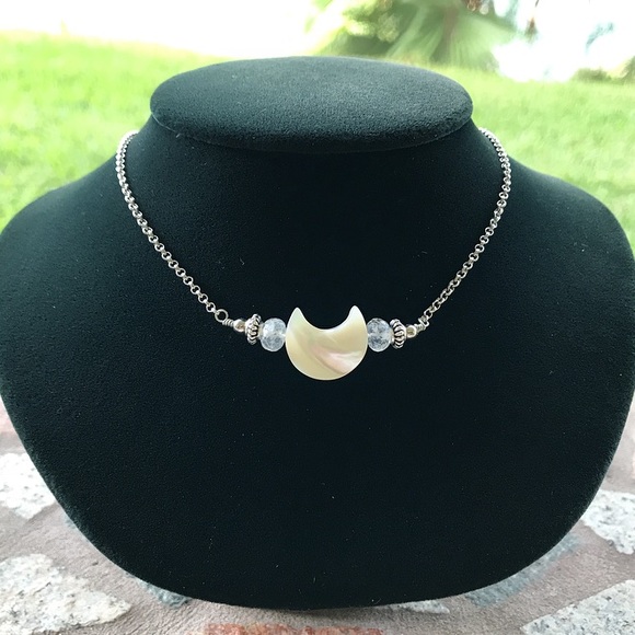 Genuine moonstone & mother of pearl moon choker - Picture 6 of 12